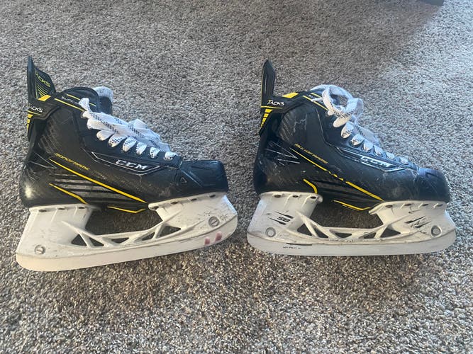 Junior CCM Super Tacks Hockey Skates