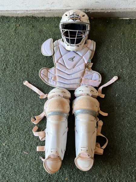 2020 Easton® Jen Schro The Very Best™ Fastpitch Catcher’s Set