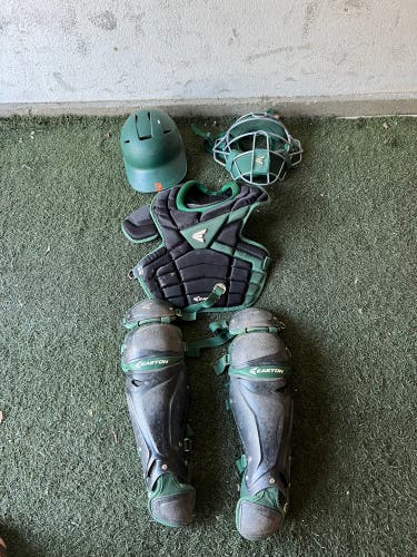 Easton Intermediate M10 Catchers Gear Set