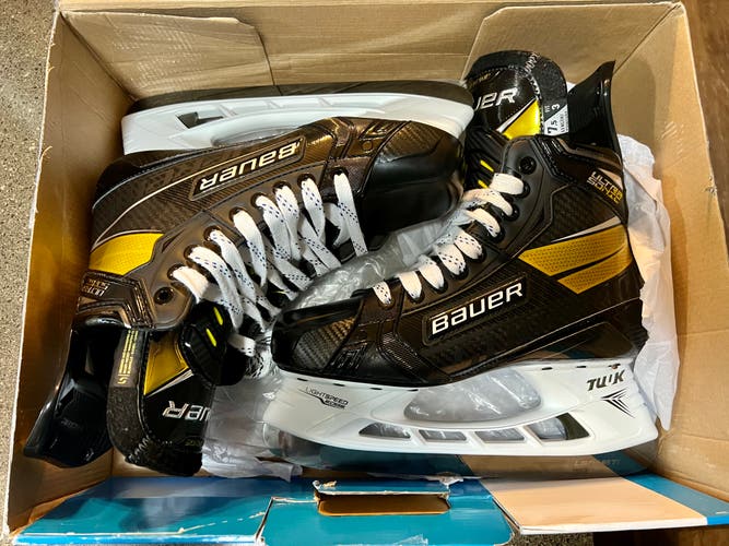 New Bauer Supreme UltraSonic Hockey Skates Size 7.5