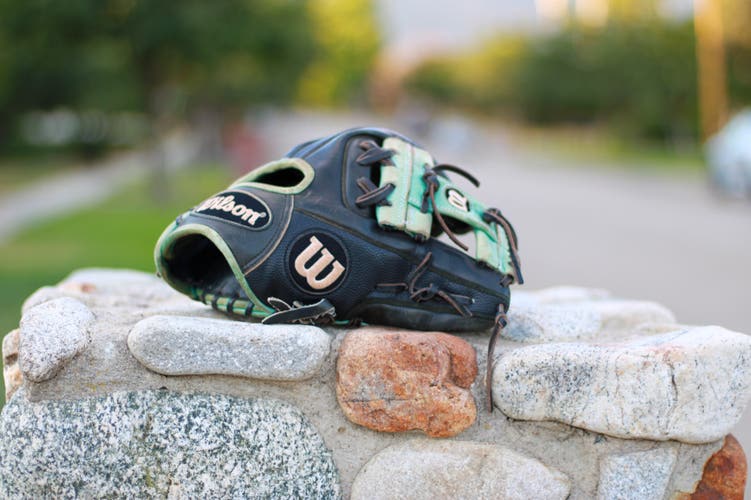 Wilson a2000 RC22 11.5” baseball glove