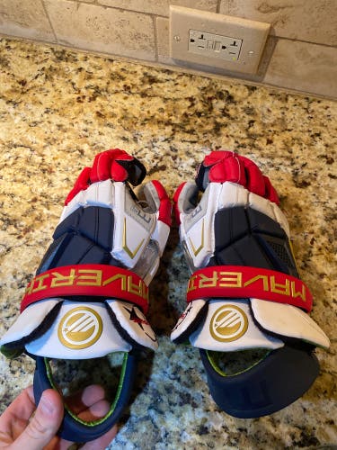 Maverick Showtime 2021 gloves