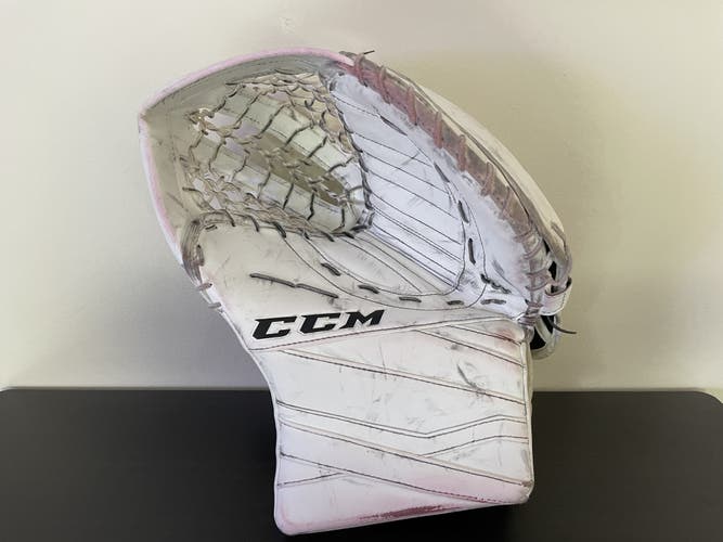 Used Regular CCM Extreme Flex III E3.9 Glove