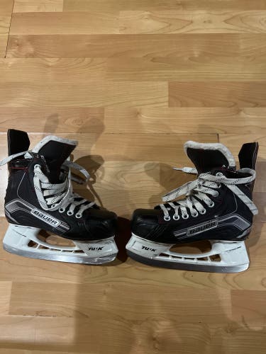 Used Bauer Regular Width  Size 2 Vapor X300 Hockey Skates