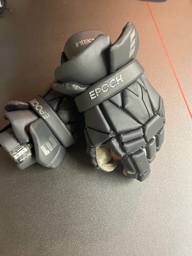 Used Player's Epoch 13" Integra LE Lacrosse Gloves
