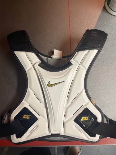 Used Medium Nike Vapor Shoulder Pads