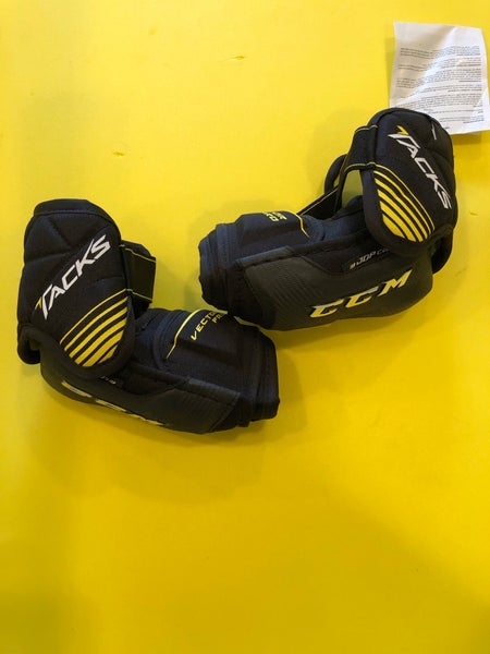 New Large CCM TACKS VECTOR PRO Elbow Pads