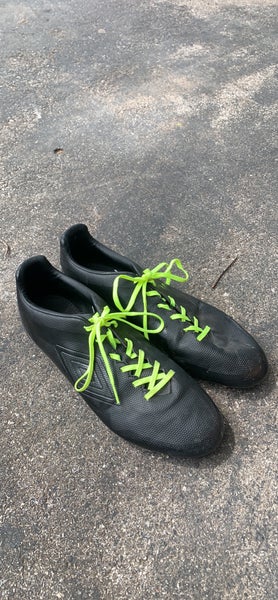 Black Men's Size 13 (Women's 14) Umbro Cleats