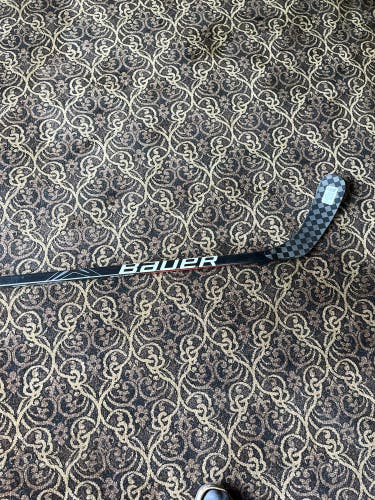 Left handed bauer vapor 2X team hockey stick