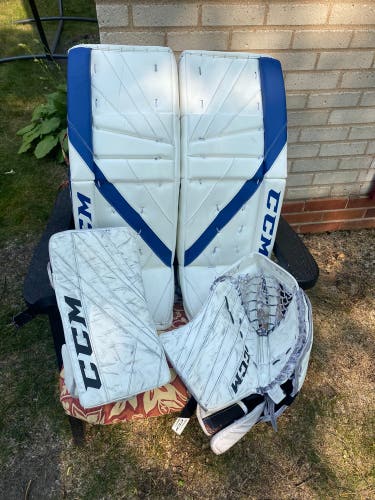 CCM Extreme Flex E5.9 Intermediate Goalie Set 30+1