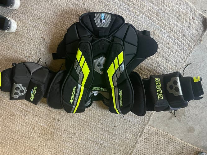 New Medium Vaughn Velocity VE8 Int Goalie Chest Protector