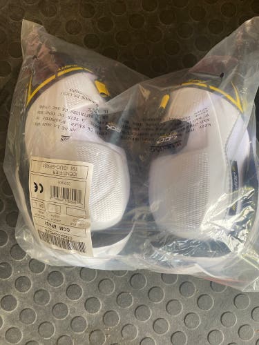New Large CCM  Super Tacks AS1 Elbow Pads