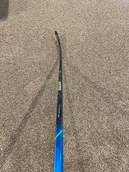 Intermediate Right Handed P92 Nexus Geo Hockey Stick
