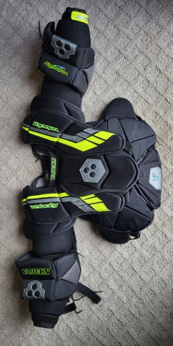 Used Medium Vaughn Velocity VE8 Int Goalie Chest Protector