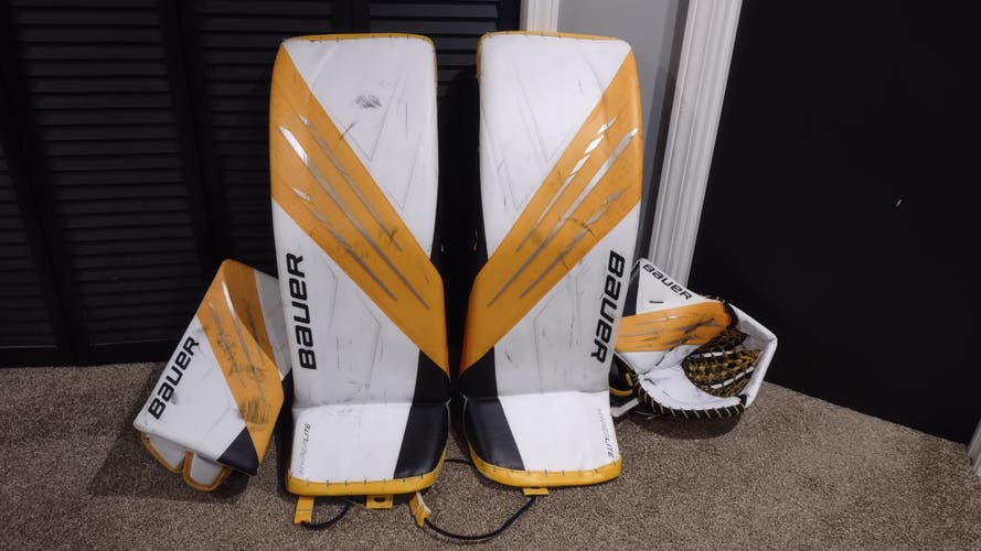 Used Large Bauer Regular Hyperlite Full Set