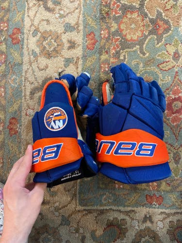Used ISLANDERS Bauer 15" Pro Stock Gloves