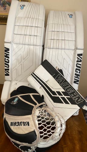 30" Full Right VE8 Goalie Full Set