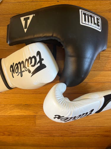 Sparring Set - Boxing gloves and foul guard