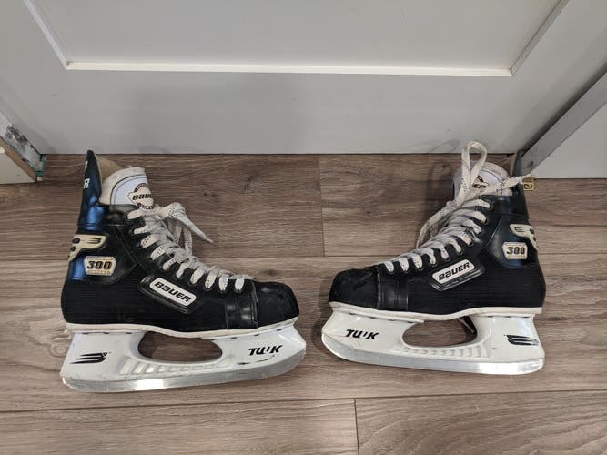 Senior Used Bauer 300 Hockey Skates Regular Width Size 9