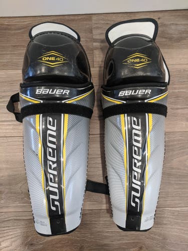 Bauer One 40 Shin Pads 14'