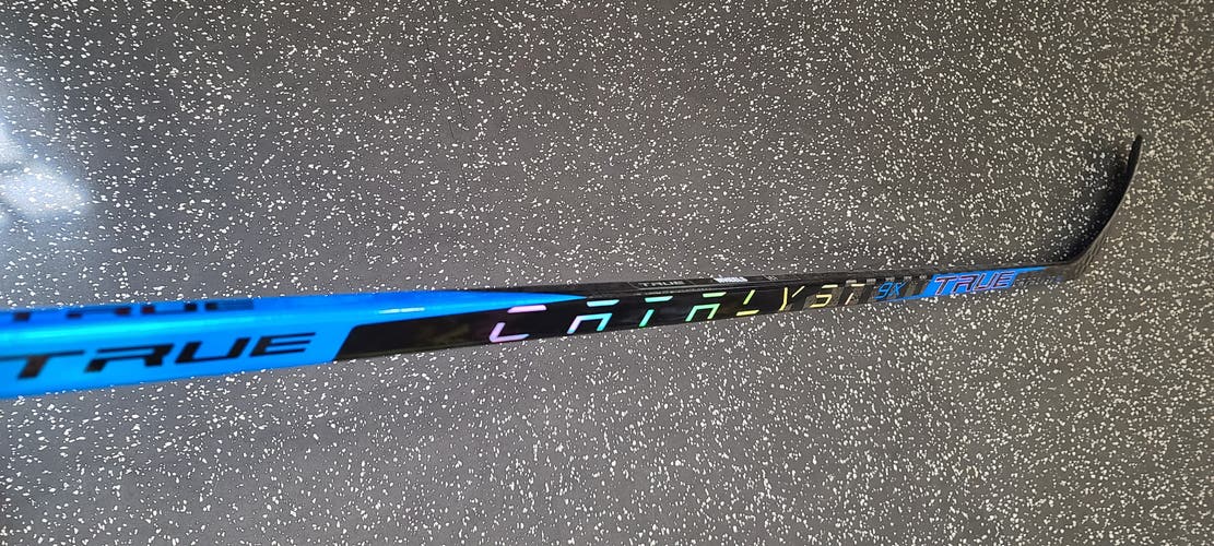2-pack New True Catalyst 9X Hockey Stick RH Wheels Pro Stock TC2.5 100 Flex