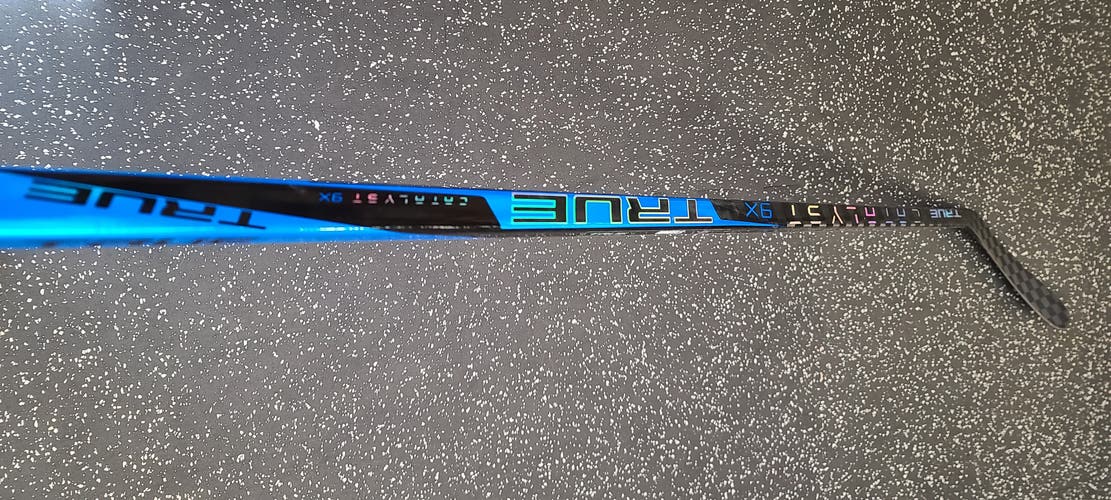 2-Pack Senior New True Catalyst 9X Hockey Stick RH Wheels Pro Stock TC2.5 100 Flex