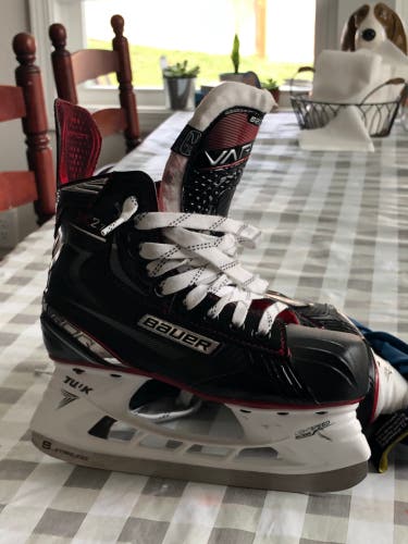 New Bauer Extra Wide Width  Size 2.5 Vapor X2.7 Hockey Skates