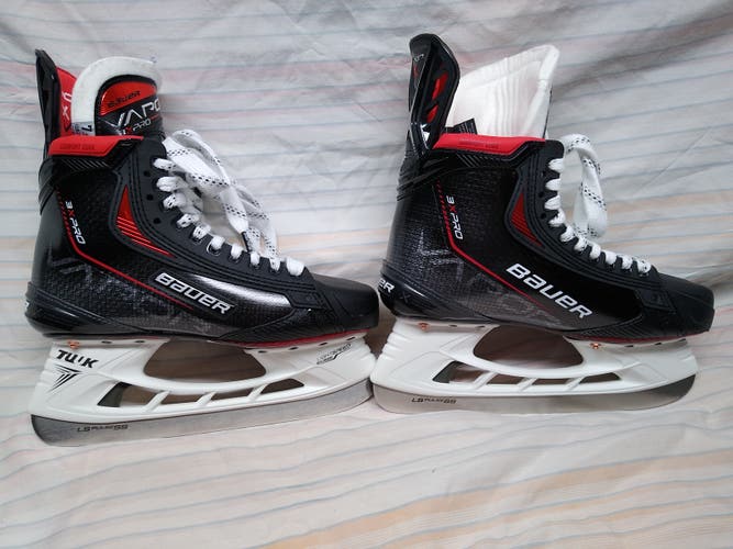 Senior New Bauer Vapor 3X Pro Hockey Skates Size 7.5