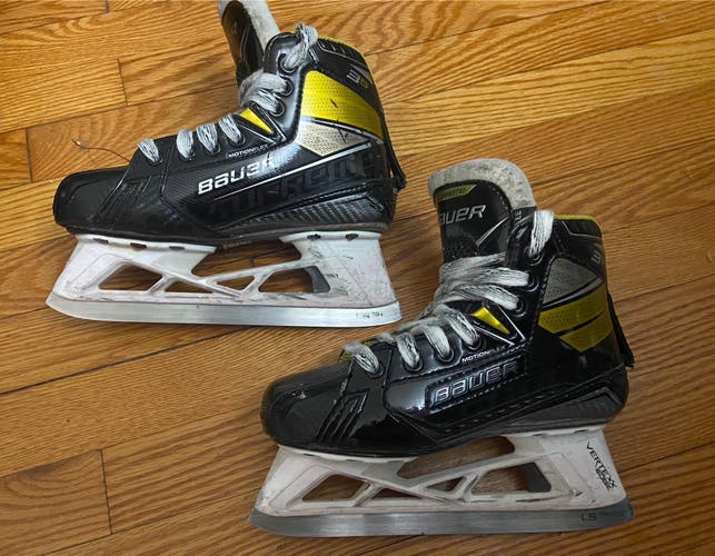 Junior Bauer Extra Wide Width  Size 2.5 Supreme 3S Hockey Goalie Skates