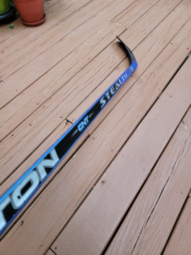 Senior Used Easton Right Handed Stealth CNT Hockey Stick