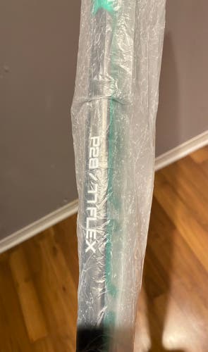 New Bauer Green P28/77 Vapor Hyperlite Hockey Stick