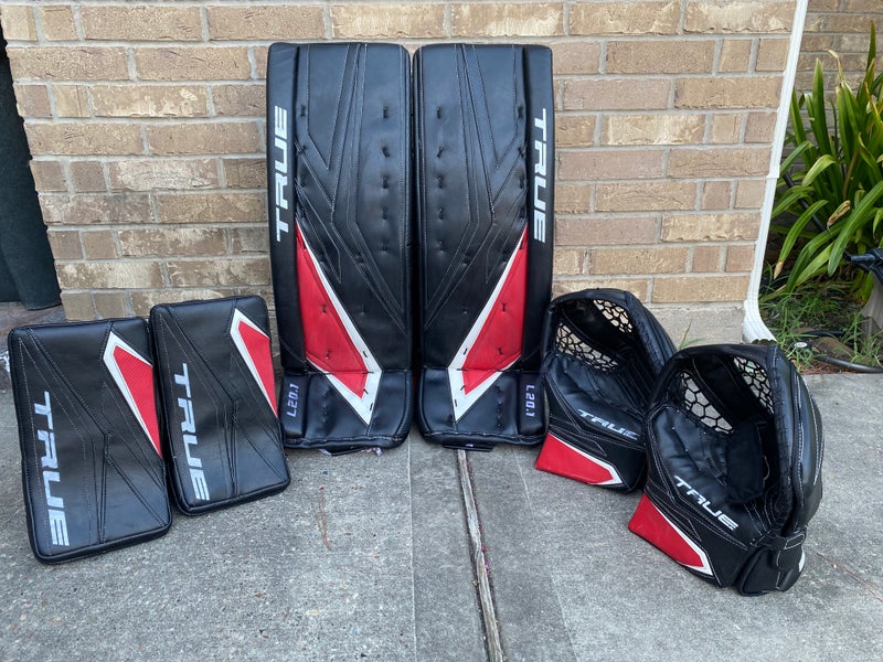 TRUE L20.1 Pro Stock Goalie Pad & Glove Sets 35+3 Soderblum Blackhawks 8678