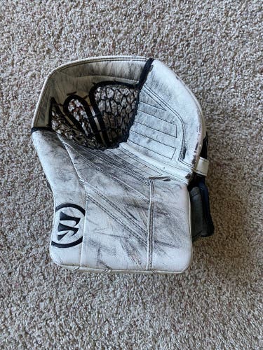 RGT2 Intermediate goalie glove.