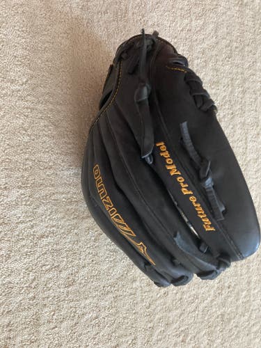 Used Right Hand Throw Mizuno Infield MVP Prime Baseball Glove 11.25"