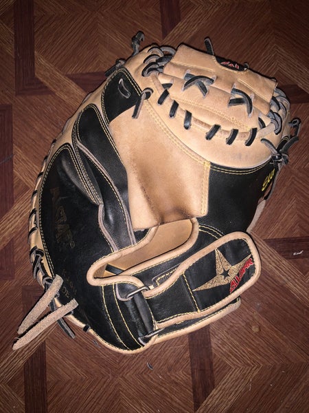 Right Hand Throw 33.5" CM3000BT Catcher's Glove