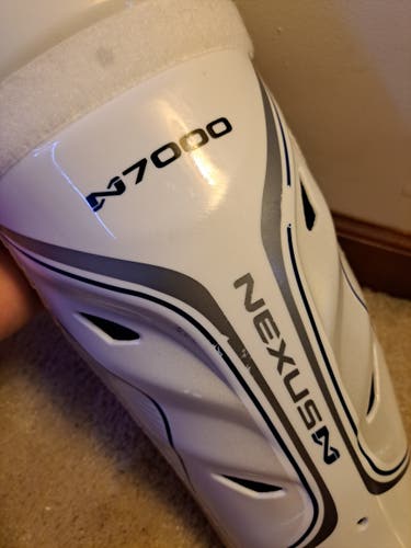 Used Bauer Nexus N7000 Shin Pads