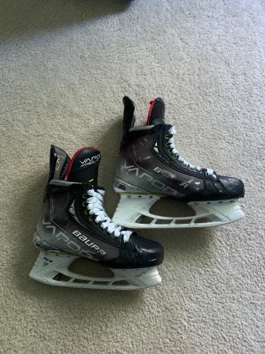 Used Bauer Regular Width  Size 6.5 Vapor Hyperlite Hockey Skates