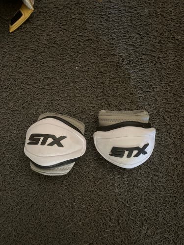 stx elbow cups size medium