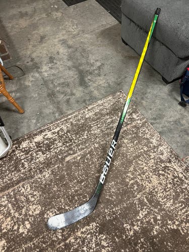 Senior Right Handed P92M Pro Stock Supreme UltraSonic Hockey Stick