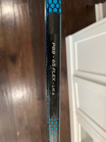 Intermediate Right Handed P88 Nexus Geo Hockey Stick