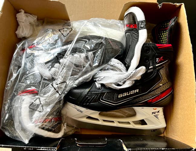 New Junior Bauer Vapor 2X Hockey Skates Extra Wide Width Size 4.5(US Shoe Size 5.5 Wide)