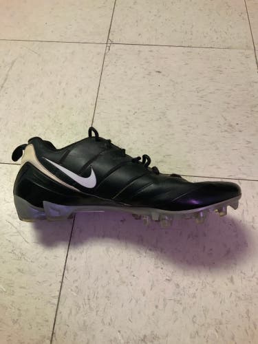 Unisex Size 11.5 (Women's 12.5) Nike Football Cleats