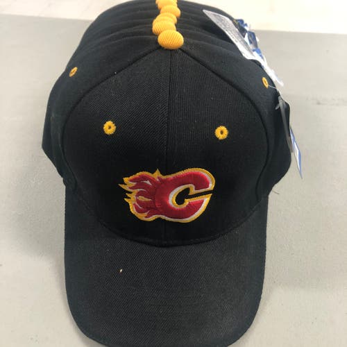 Lot of 12 Calgary Flames hats