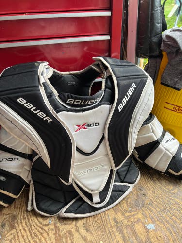 Senior Medium Bauer Vapor X900 Goalie Chest Protector