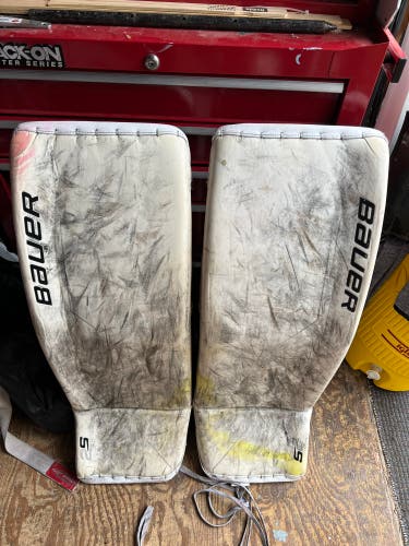 Senior Medium Bauer Supreme 2S Pro Goalie Leg Pads