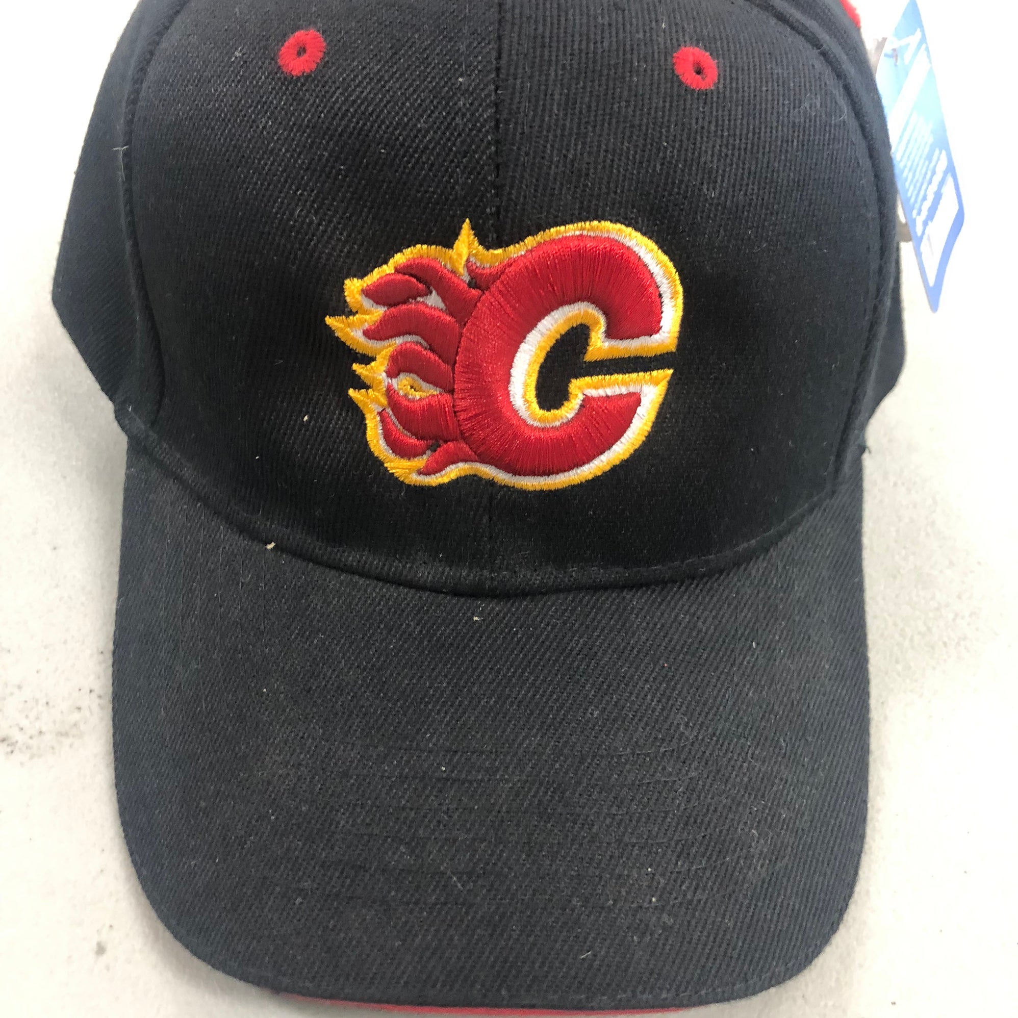 Details about   NEW Calgary Flames Fitted Visor Logo Cap 