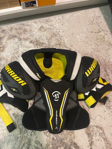 Used Medium Warrior Dynasty AXLT Shoulder Pads