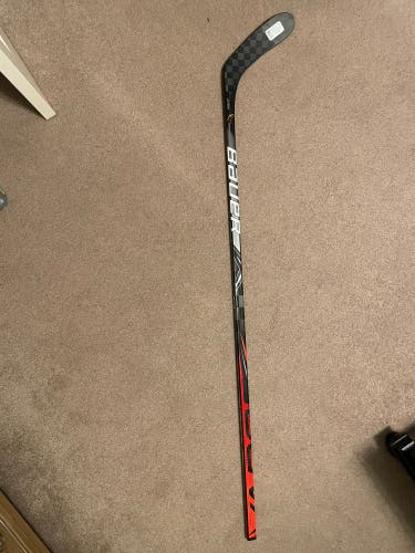 Senior Right Handed P28 Vapor FlyLite Hockey Stick
