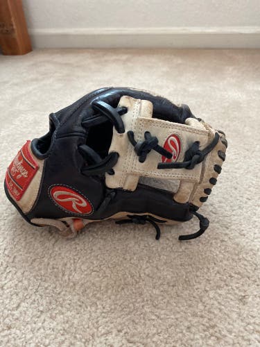 Rawlings right hand throw baseball glove