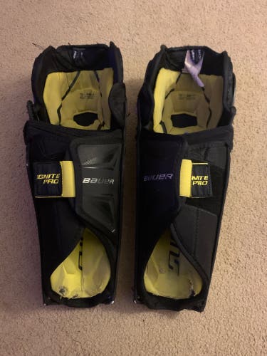 Bauer  Supreme Ignite Pro+ Shin Pads
